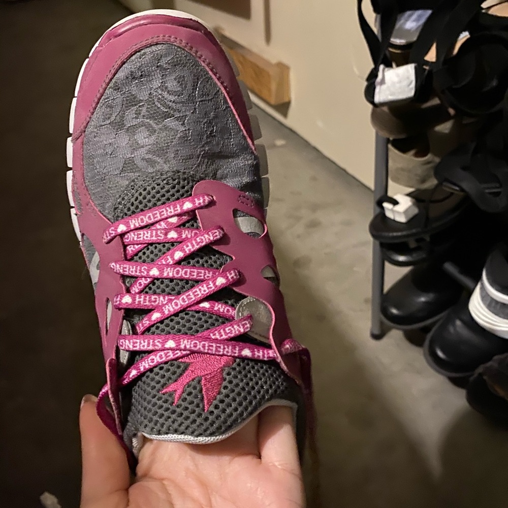 Nike - Picture 2 of 2